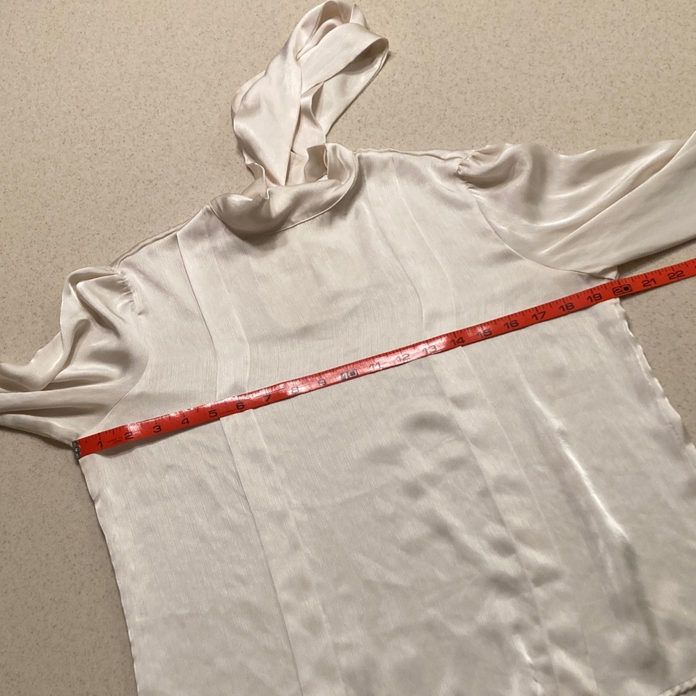 Chic Women's Cream Blouse with Stylish Neck Tie *No Size Tag: 38" Chest - Picture 5 of 12